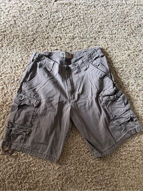 Lee Men's Taupe Cargo Shorts - Multi-Pocket Utility